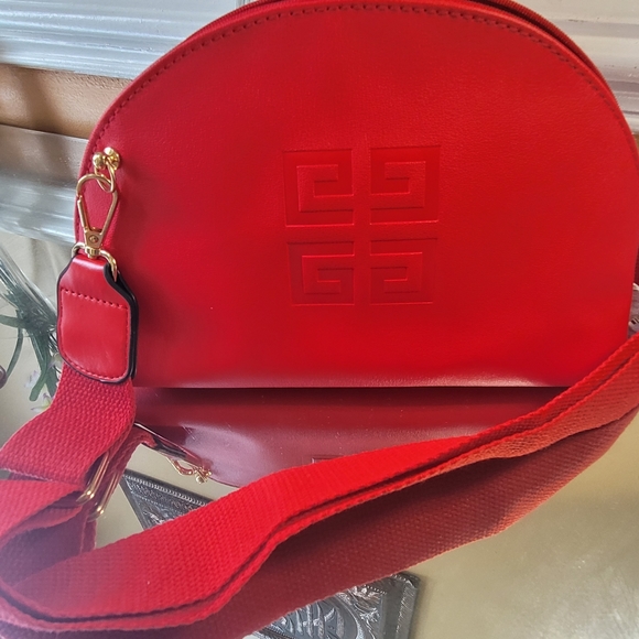 Givenchy clutch/pouch converted in to shoulder bag or cross body - Picture 3 of 14